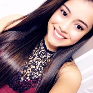 Meet your Posher, Paola